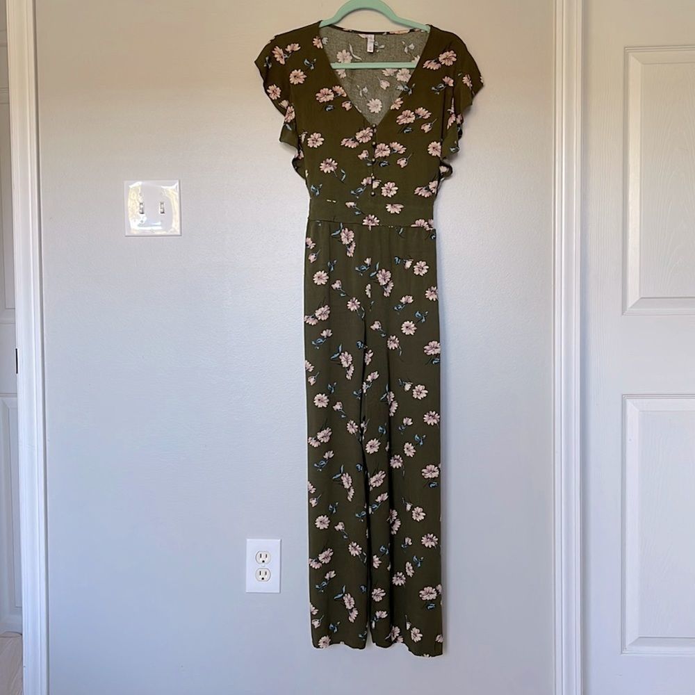 Xhilaration Jumpsuit | Green w/ Floral Print | V-neck w/Button Front | Large